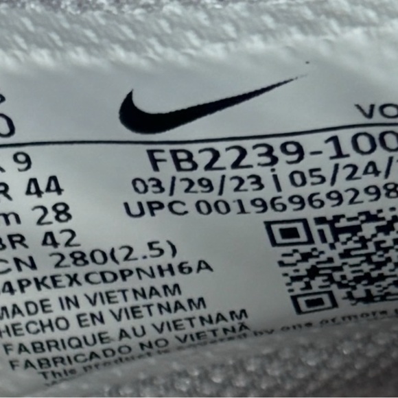Nike White and Black Athletic Shoes size 10 New,no box - Picture 3 of 8